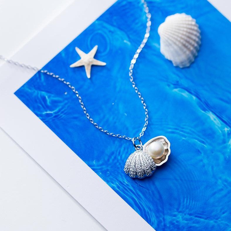 Pearl and Shell Pendant Necklace